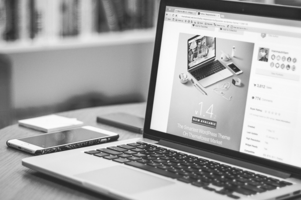 Colorful Holographic Abstract Background Banner (848 x 340 px) (600 x 400 px) (2)